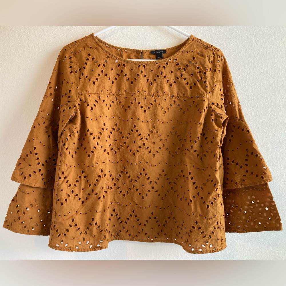 Ann Taylor Factory Eyelet Tiered Bell Sleeve Top — READ DESCRIPTION